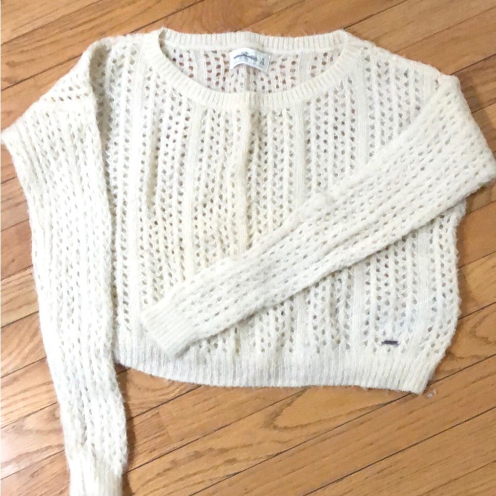 Abercrombie & Fitch soft cropped sweater.  Beautiful condition.  Size M.